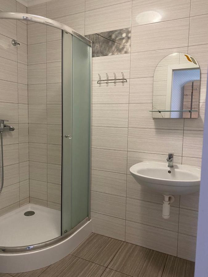 Vip Hostel Mukacheve Ngoại thất bức ảnh